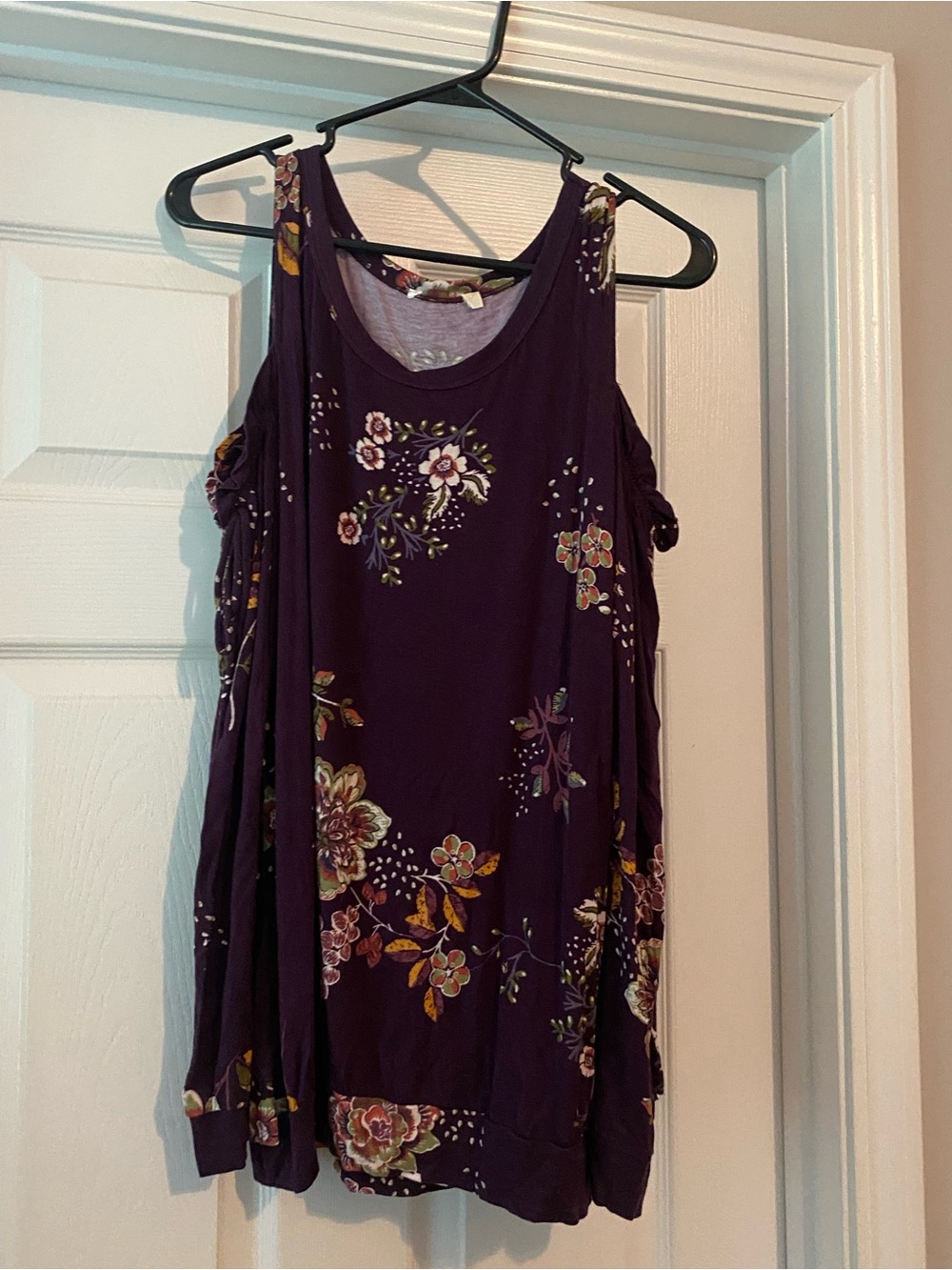 Acting Pro Purple Floral Cold-Shoulder Tank